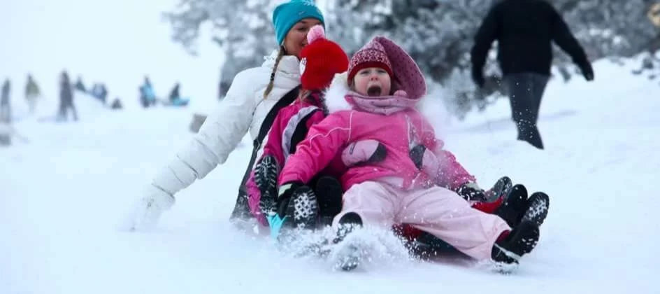 kids playing in lapland